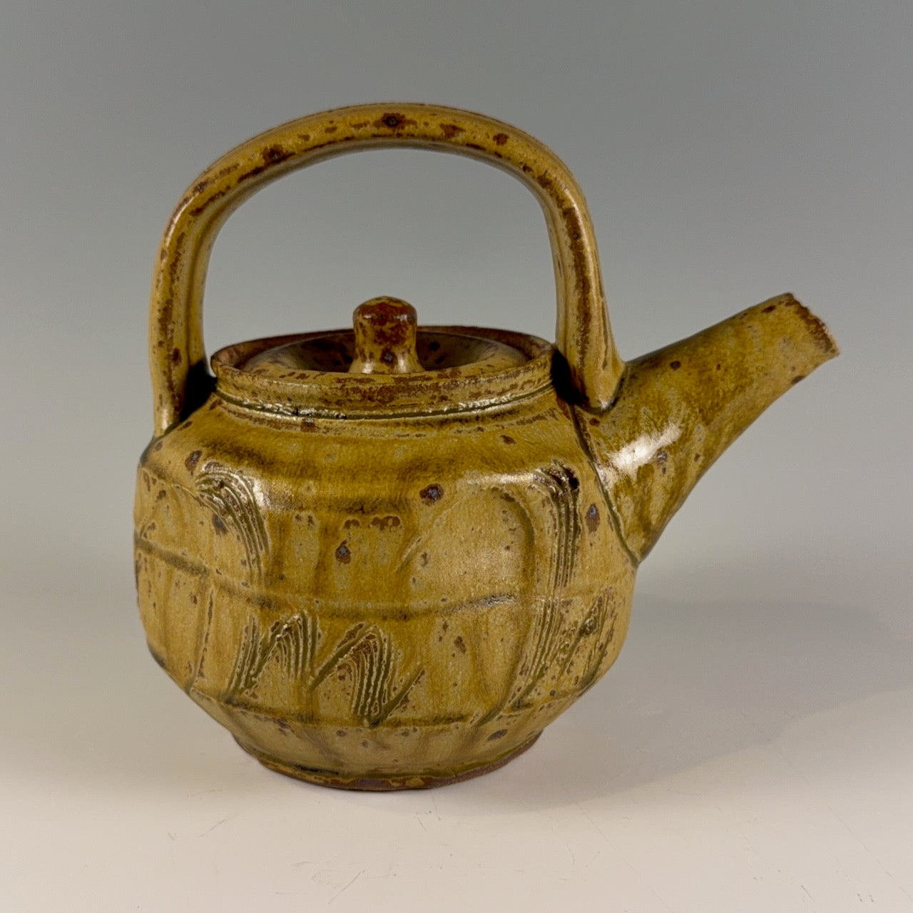 Guillermo Cuellar teapot