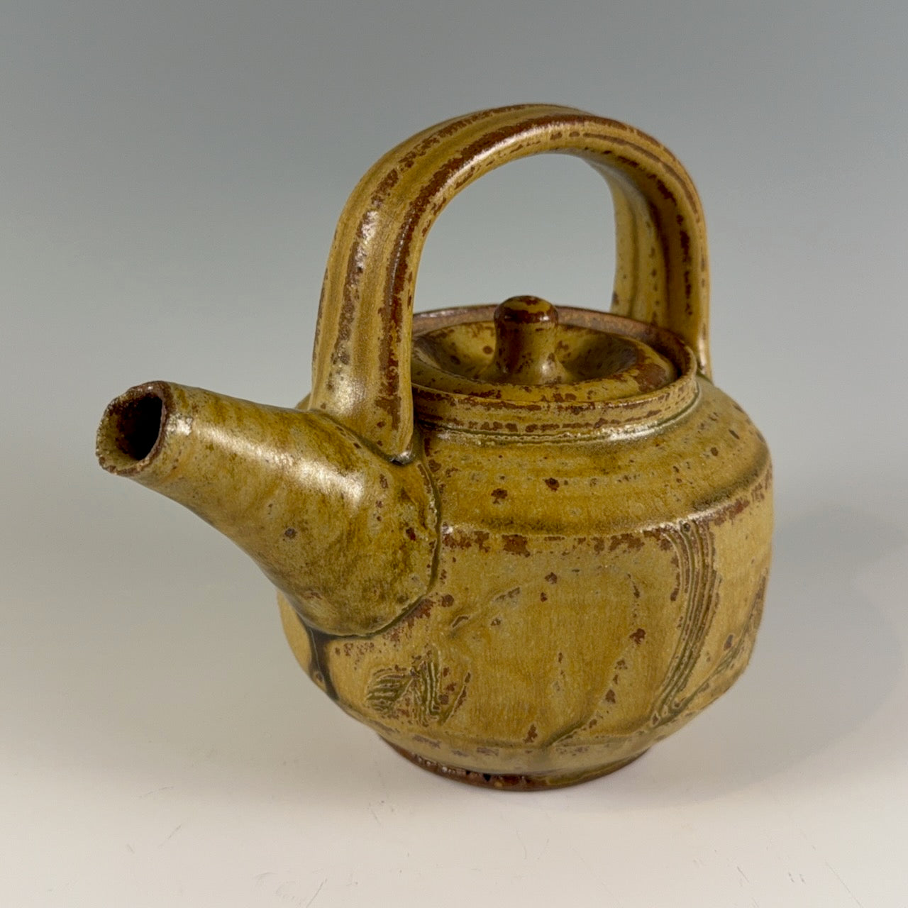 Guillermo Cuellar teapot
