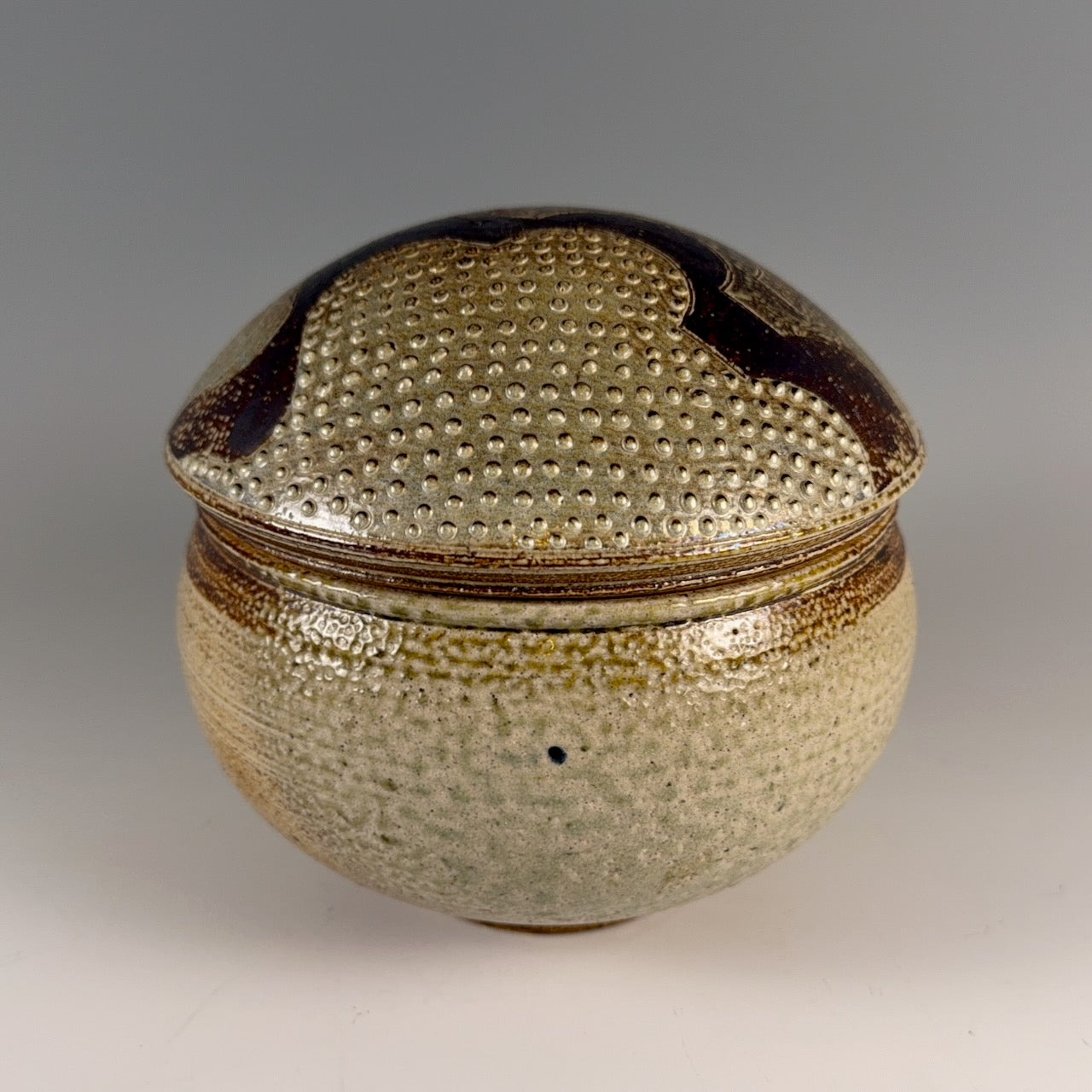 Don Pilcher covered vessel