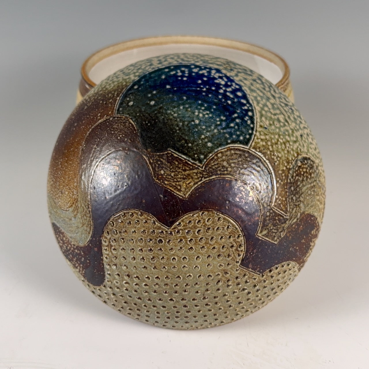 Don Pilcher covered vessel